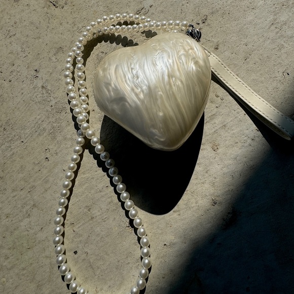 Pearl Heart Shape Purse - Picture 1 of 3